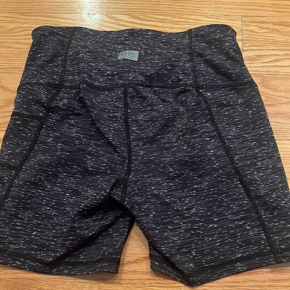 Nicole Miller Pants - Sports biker shorts Sz S